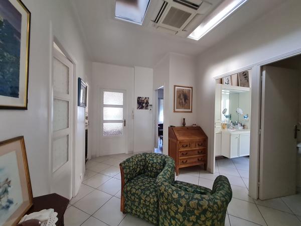 CARCASSONNE - PROCHE CITE - VILLA AVEC PISCINE & JARDIN + T3 INDEPENDANT