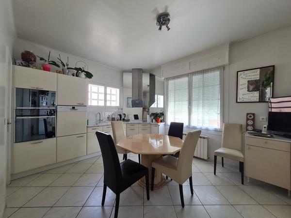 CARCASSONNE - PROCHE CITE - VILLA AVEC PISCINE & JARDIN + T3 INDEPENDANT