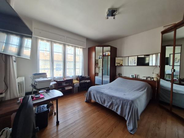 CARCASSONNE - PROCHE CITE - VILLA AVEC PISCINE & JARDIN + T3 INDEPENDANT