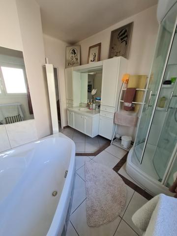 CARCASSONNE - PROCHE CITE - VILLA AVEC PISCINE & JARDIN + T3 INDEPENDANT