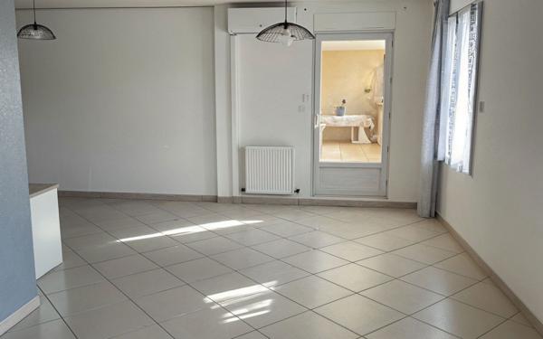 Appartement à louer    4 pièces •  Saint-Paul-Trois-Châteaux