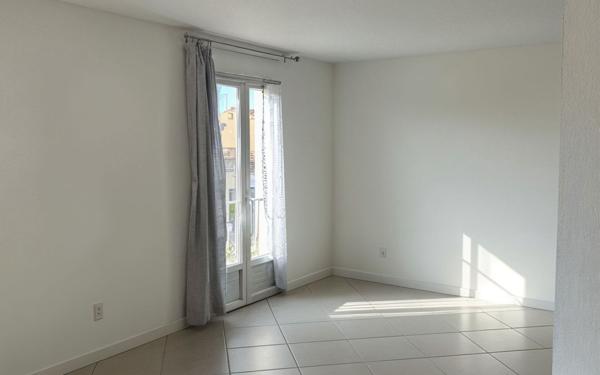 Appartement à louer    4 pièces •  Saint-Paul-Trois-Châteaux