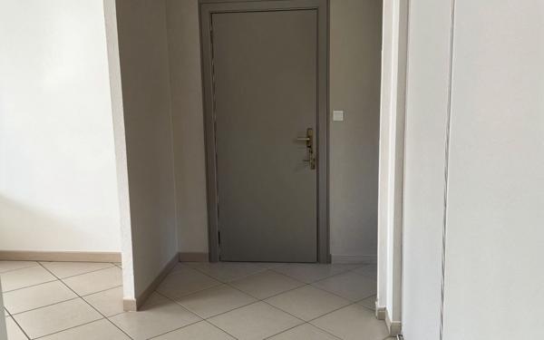 Appartement à louer    4 pièces •  Saint-Paul-Trois-Châteaux