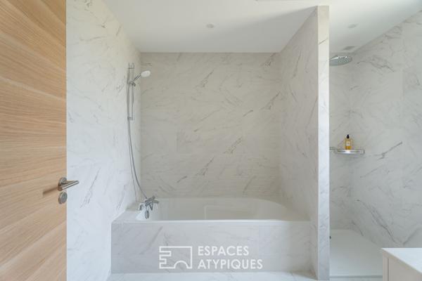 Villa contemporaine avec piscine à l’abri des regards