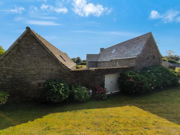 3 PENTY EN PIERRE A 1 KM DE LA MER