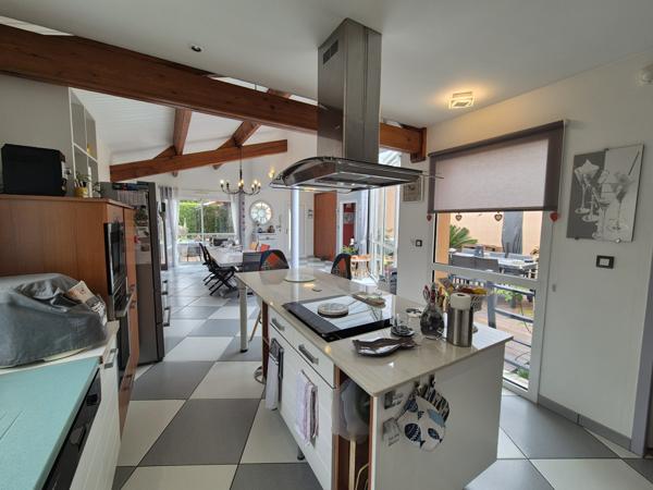 Maison 7 pièce(s) 4 chambre(s) 230 m²