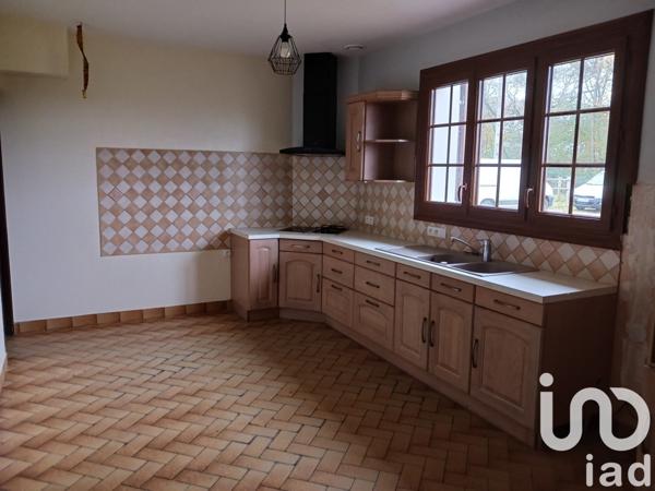 Maison traditionnelle 5 pièces de 99 m² à Saint-Secondin (86350)