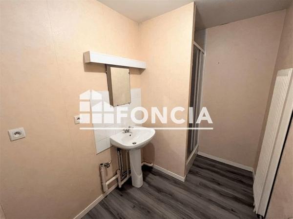 Location Appartement 2 pièces 42 m² - 173 RUE BOURBON Chatellerault 86100
