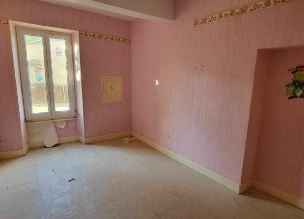 Maison à vendre    2 pièces • 220 m2 Joyeuse