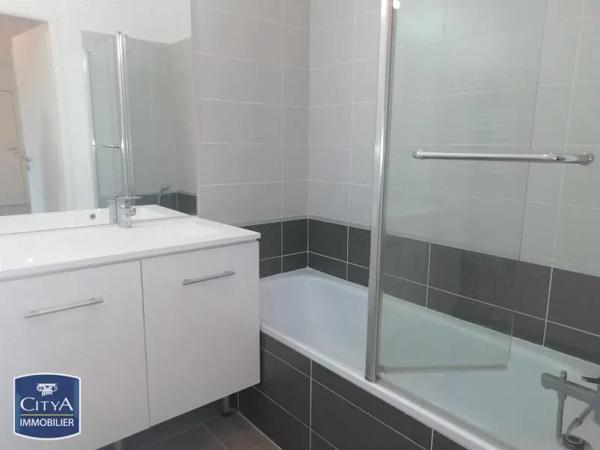 Appartement à louer 3 pièces 63.59m² Istres (13800)