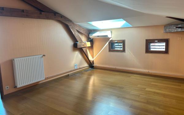 Appartement à louer    3 pièces • 134 m2 Toulouse