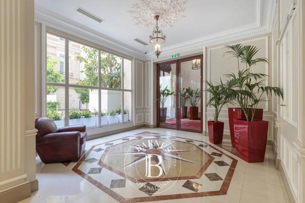 Paris 8ème, Appartement 1 Chambre -  54 m² à vendre