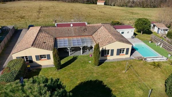 Très belle villa familiale de 245 m² avec piscine au sel et chauffée