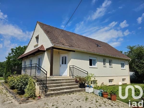Maison traditionnelle 6 pièces de 150 m² à Villemer (77250)