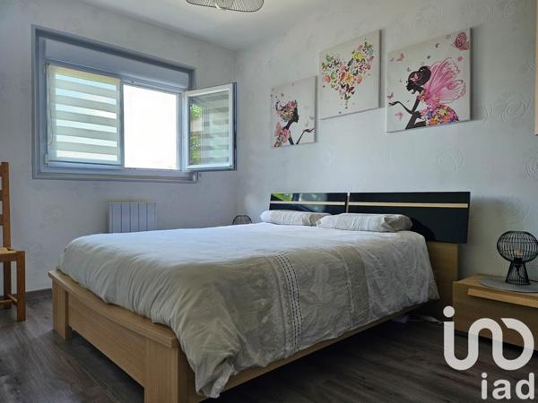 Maison traditionnelle 6 pièces de 150 m² à Villemer (77250)