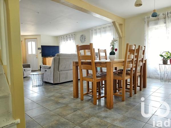 Maison traditionnelle 6 pièces de 150 m² à Villemer (77250)