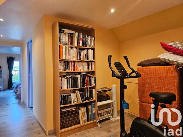 Maison traditionnelle 6 pièces de 150 m² à Villemer (77250)