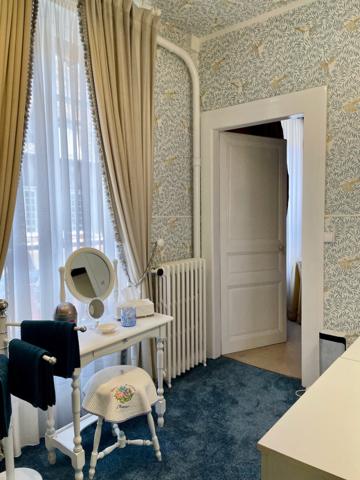 Maison
                                                                                                                                                                                                                                                                                                                        13 pièce(s)                                                                                                                                                                                                          6 chambre(s)                                                                                                                                                                                                          285  m²
