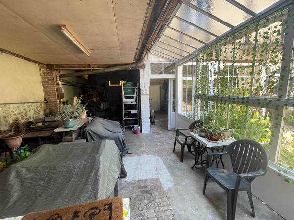 Maison
                                                                                                                                                                                                                                                                                                                        13 pièce(s)                                                                                                                                                                                                          6 chambre(s)                                                                                                                                                                                                          285  m²