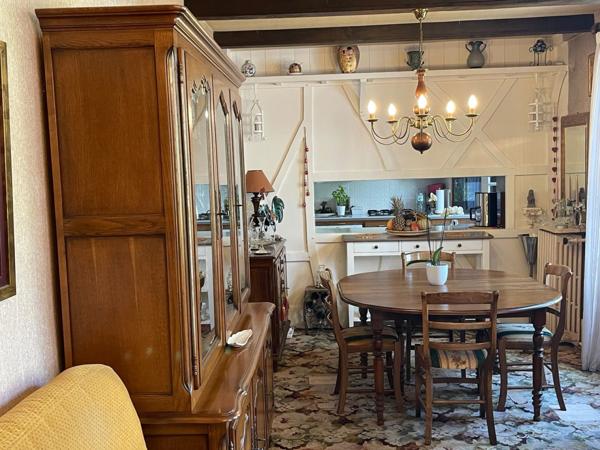 Maison
                                                                                                                                                                                                                                                                                                                        13 pièce(s)                                                                                                                                                                                                          6 chambre(s)                                                                                                                                                                                                          285  m²