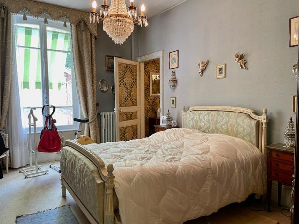 Maison
                                                                                                                                                                                                                                                                                                                        13 pièce(s)                                                                                                                                                                                                          6 chambre(s)                                                                                                                                                                                                          285  m²