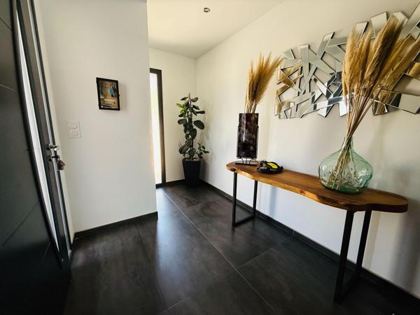 VILLA T5 143m2 AVEC PISCINE ET GARAGE