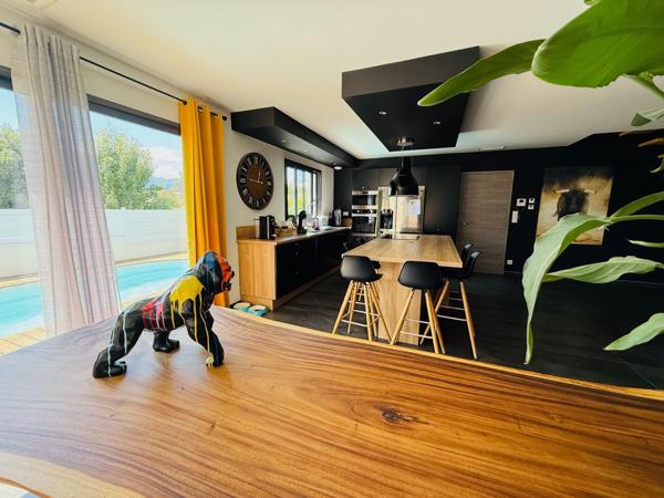 VILLA T5 143m2 AVEC PISCINE ET GARAGE