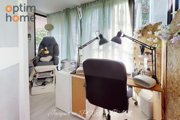 Aix en Provence : Maison d'architecte mitoyenne sur 2700m2 de jardin paysagé.