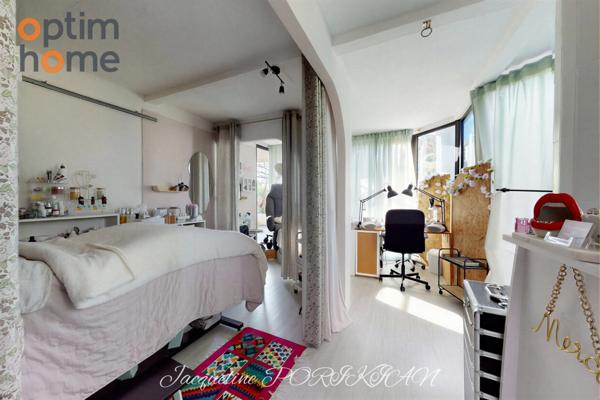 Aix en Provence : Maison d'architecte mitoyenne sur 2700m2 de jardin paysagé.