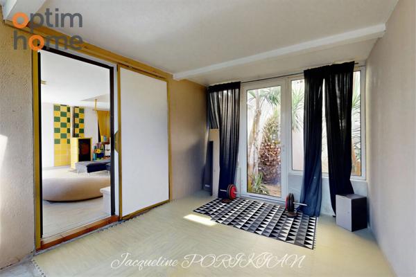 Aix en Provence : Maison d'architecte mitoyenne sur 2700m2 de jardin paysagé.