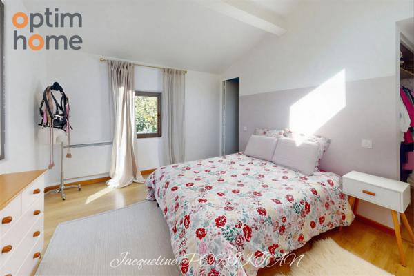 Aix en Provence : Maison d'architecte mitoyenne sur 2700m2 de jardin paysagé.