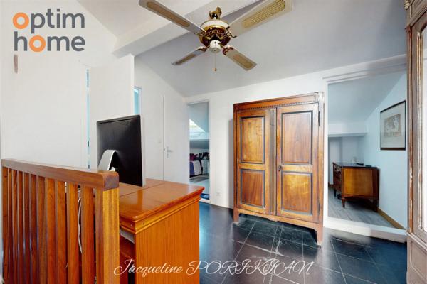 Aix en Provence : Maison d'architecte mitoyenne sur 2700m2 de jardin paysagé.