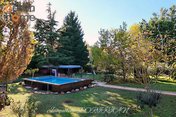 Aix en Provence : Maison d'architecte mitoyenne sur 2700m2 de jardin paysagé.