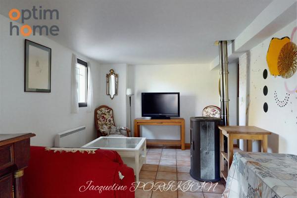 Aix en Provence : Maison d'architecte mitoyenne sur 2700m2 de jardin paysagé.