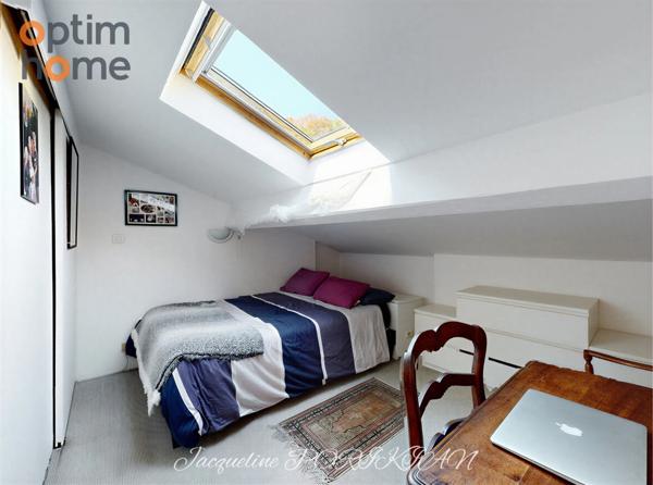 Aix en Provence : Maison d'architecte mitoyenne sur 2700m2 de jardin paysagé.