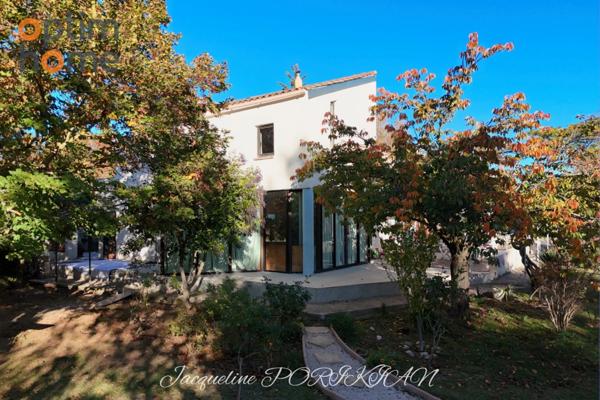 Aix en Provence : Maison d'architecte mitoyenne sur 2700m2 de jardin paysagé.