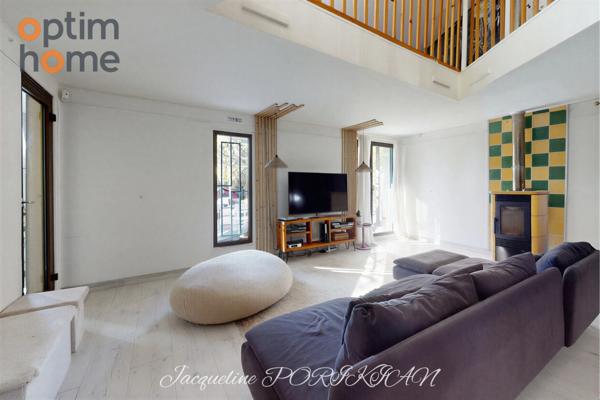 Aix en Provence : Maison d'architecte mitoyenne sur 2700m2 de jardin paysagé.