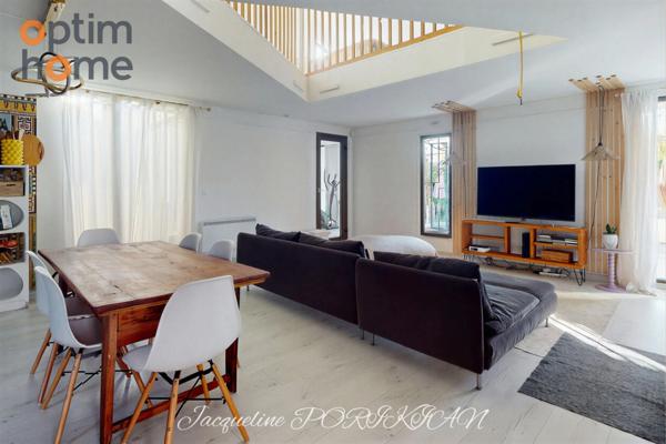 Aix en Provence : Maison d'architecte mitoyenne sur 2700m2 de jardin paysagé.