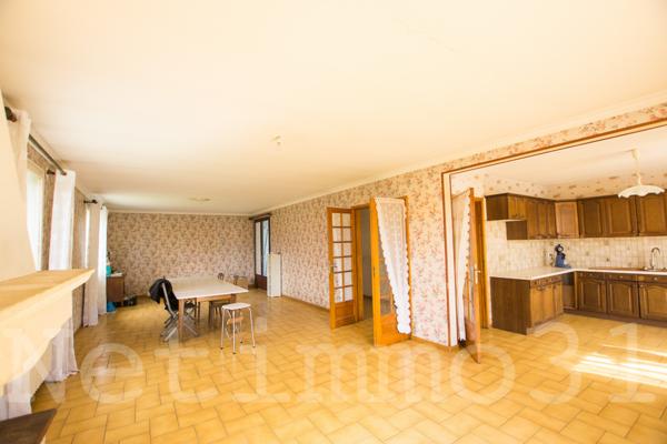 maison de plain pied avec sous sol complet et jardin