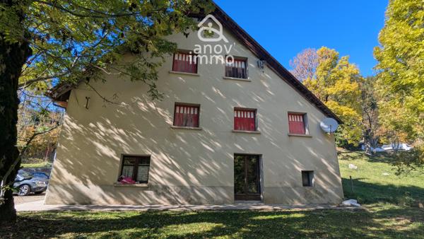 Ferme
                                                                                                                                                                                                                                                                                                                        6 pièce(s)                                                                                                                                                                                                          6 chambre(s)                                                                                                                                                                                                          148.38  m²