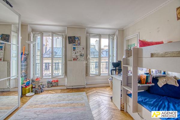 Versailles Saint-Louis Appartement 6 pièces 132 m² Carrez situé au 3eme étage d'un bel immeuble ancien €1 050 000 ** - Référence 25888