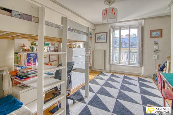 Versailles Saint-Louis Appartement 6 pièces 132 m² Carrez situé au 3eme étage d'un bel immeuble ancien €1 050 000 ** - Référence 25888
