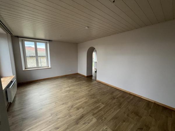 Appartement T3 en rez de chaussé dans villa / 43800 Beaulieu