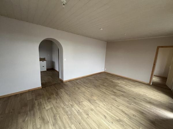 Appartement T3 en rez de chaussé dans villa / 43800 Beaulieu