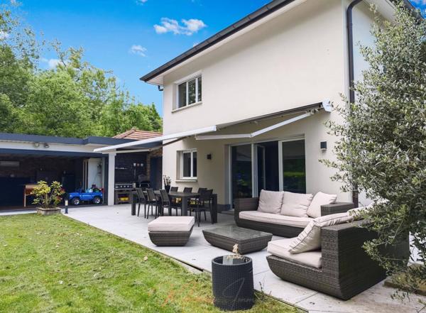 Maison 6 pièces 210m² à vendre à Cessy 01170