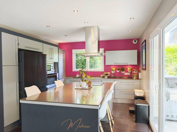 Maison 6 pièces 210m² à vendre à Cessy 01170