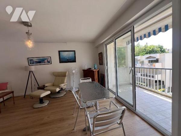 A VENDRE - LA BAULE LES PINS - PLACE DES PALMIERS - APPARTEMENT TYPE 3 
Aux pieds des commerce...