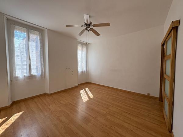 HYERES - A Vendre secteur Place Clémenceau T2 de 52.90 m²