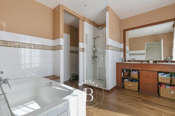 Vaucresson, Maison  320 m² à vendre
