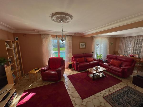 Magnifique Propriété de Caractère - 200 m² Habitables sur 5 283 m² de Terrain avec Piscine